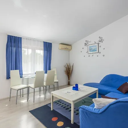 Apartman Modern With Swimming Pool In