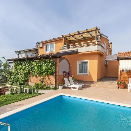 Apartman Modern With Swimming Pool In *