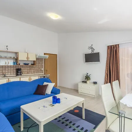 Modern With Swimming Pool In Apartman *
