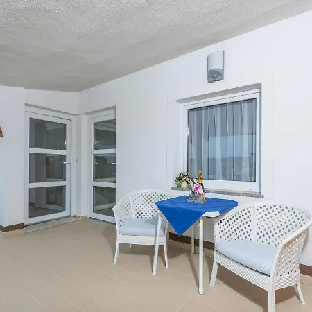 Modern With Swimming Pool In Апартаменты