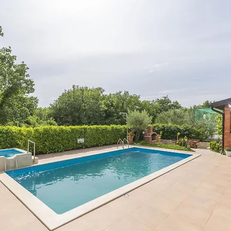 Modern With Swimming Pool In Апартаменты *